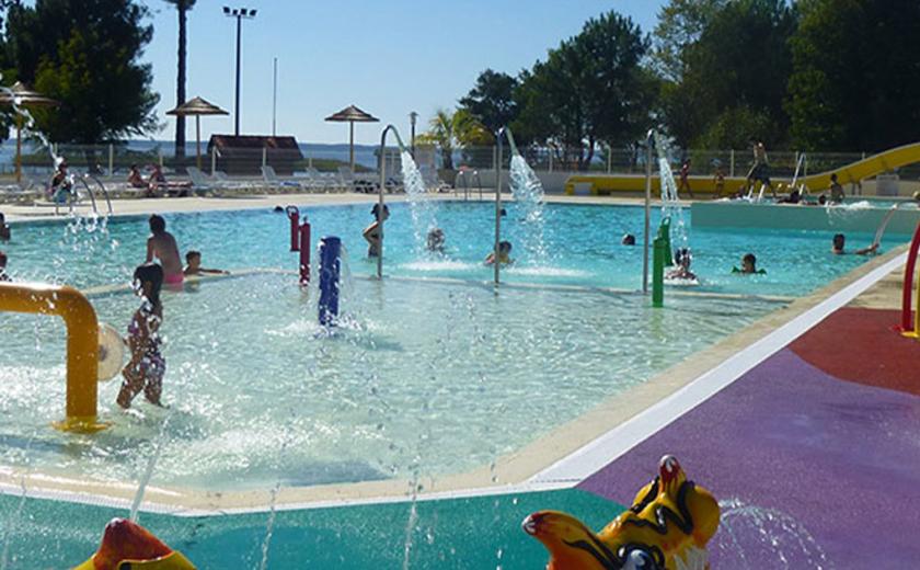 Piscine du camping Le Pipiou