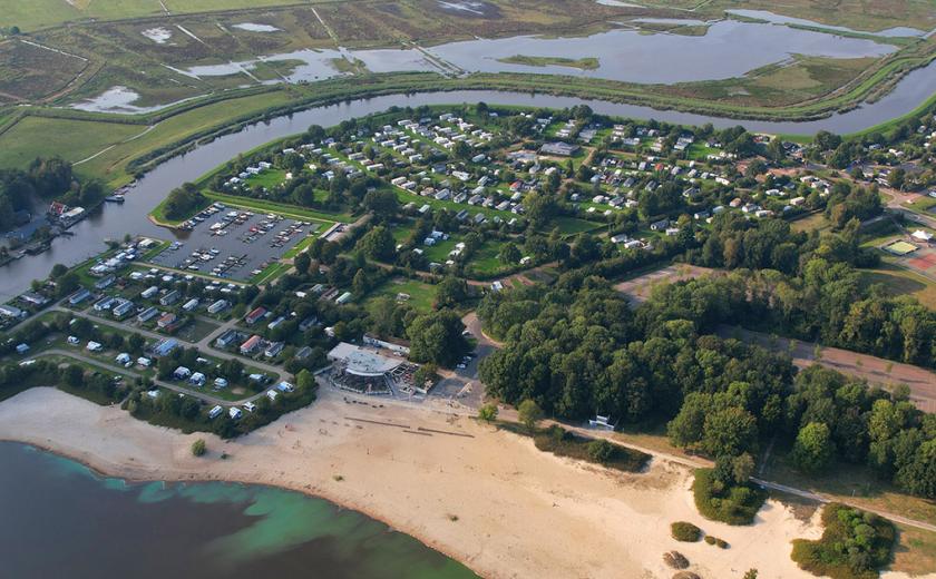 Vue aérienne du camping de Meerwijck aux Pays-Bas